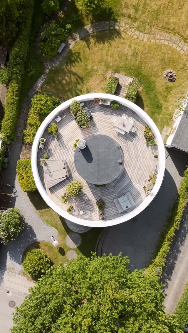 Unikt funkishus med 360 graders solterrasse