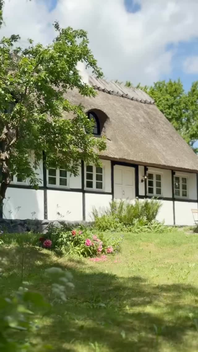 Stråtækt sommerhus på Møn